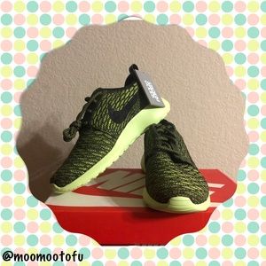 Nike - woman Roshe One Flyknit - ROUGH